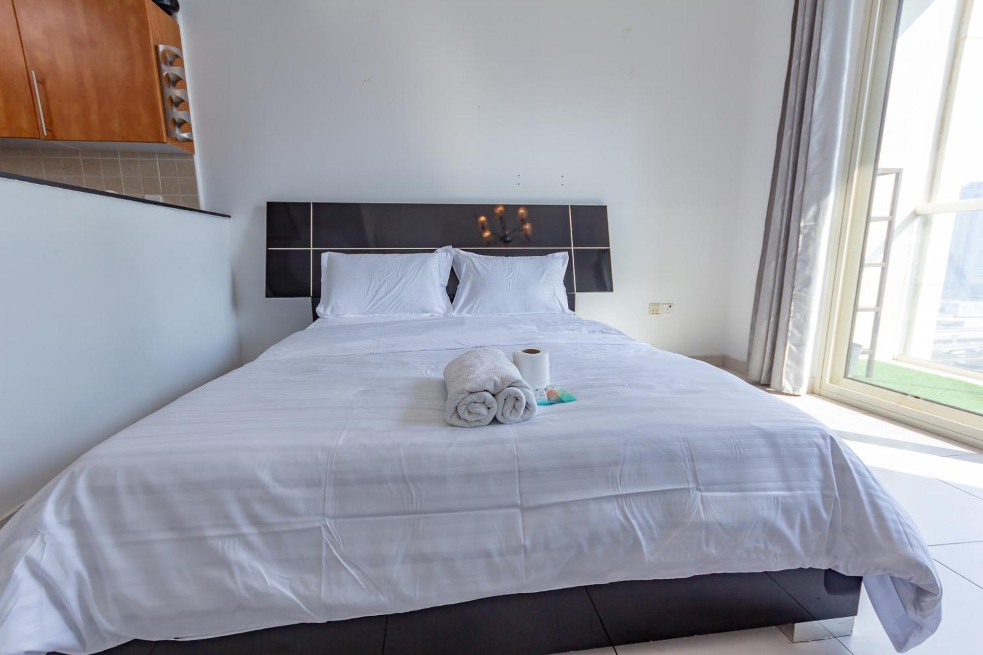 Deluxe For Rent At Marina View Towers Dubai