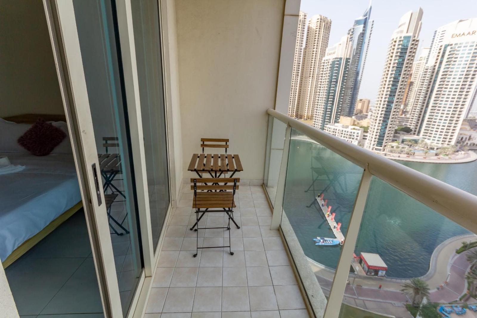 Homestay Deluxe For Rent At Marina View Towers Dubai