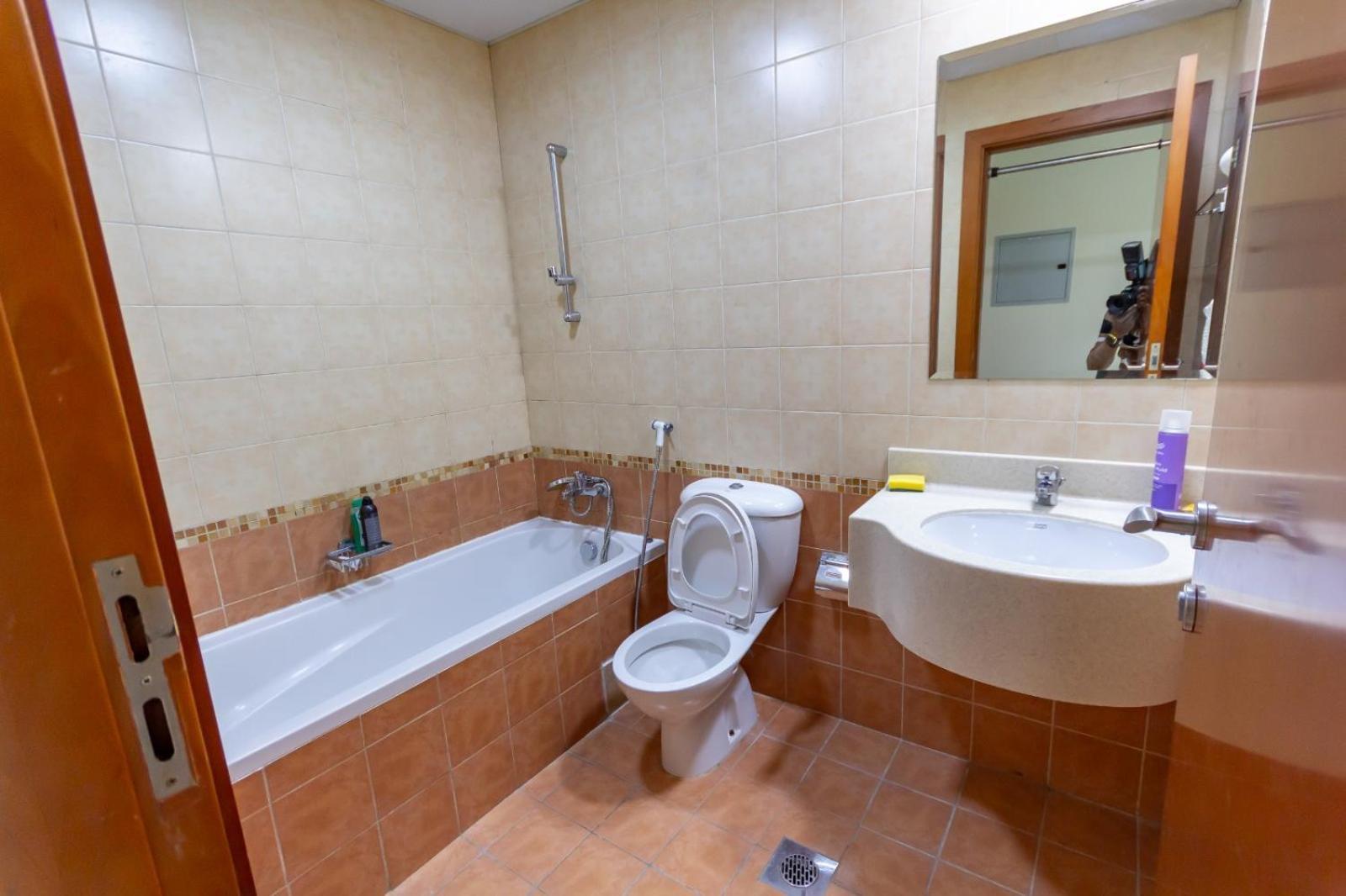 Deluxe For Rent At Marina View Towers *