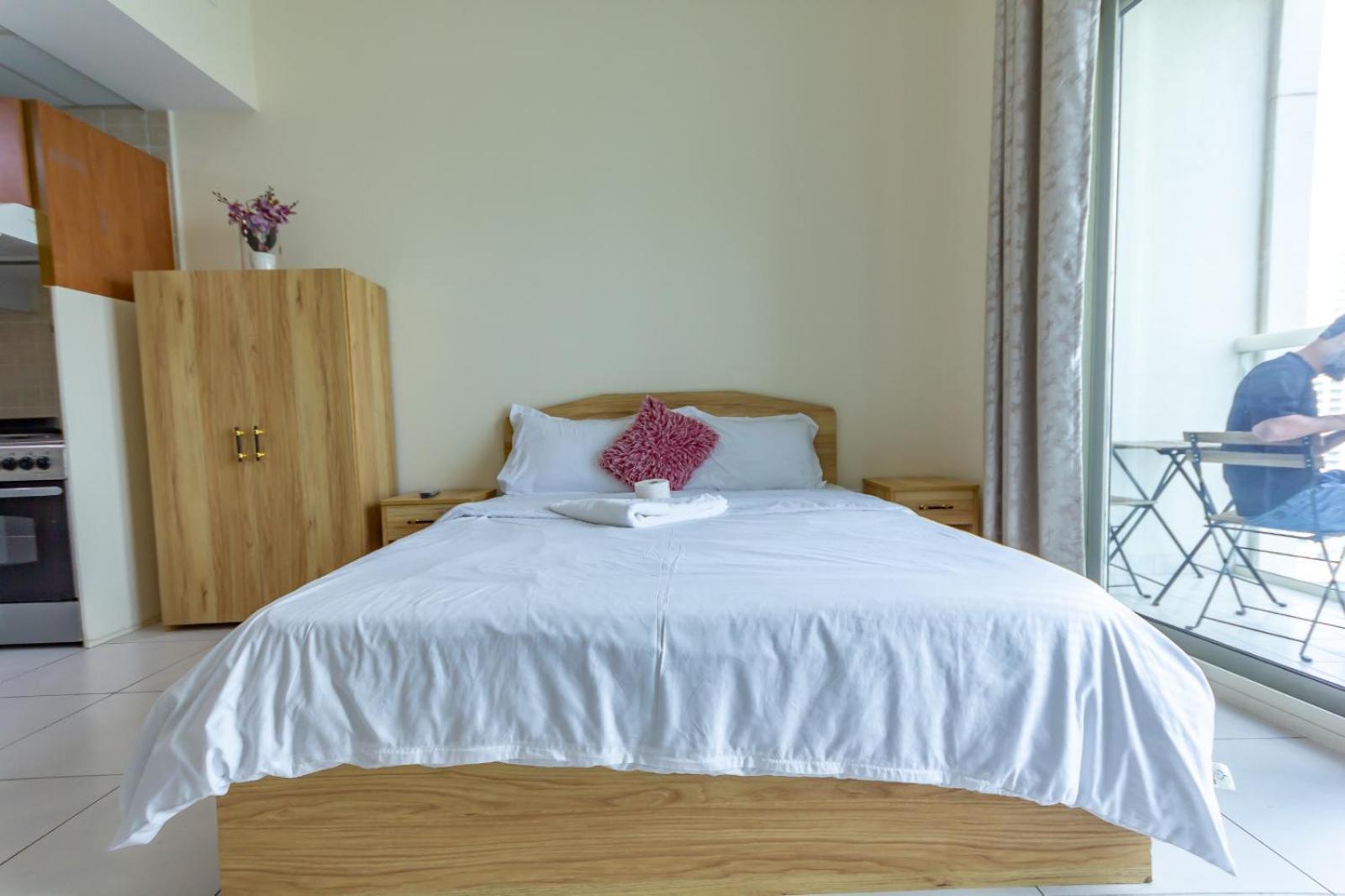 Deluxe For Rent At Marina View Towers * Dubai