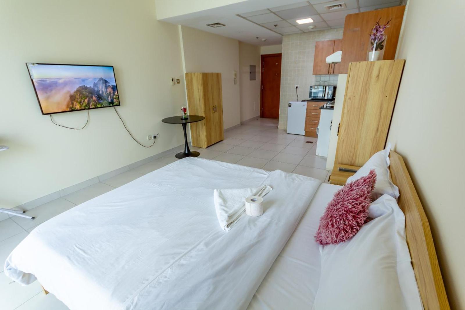 Deluxe For Rent At Marina View Towers Homestay Dubai