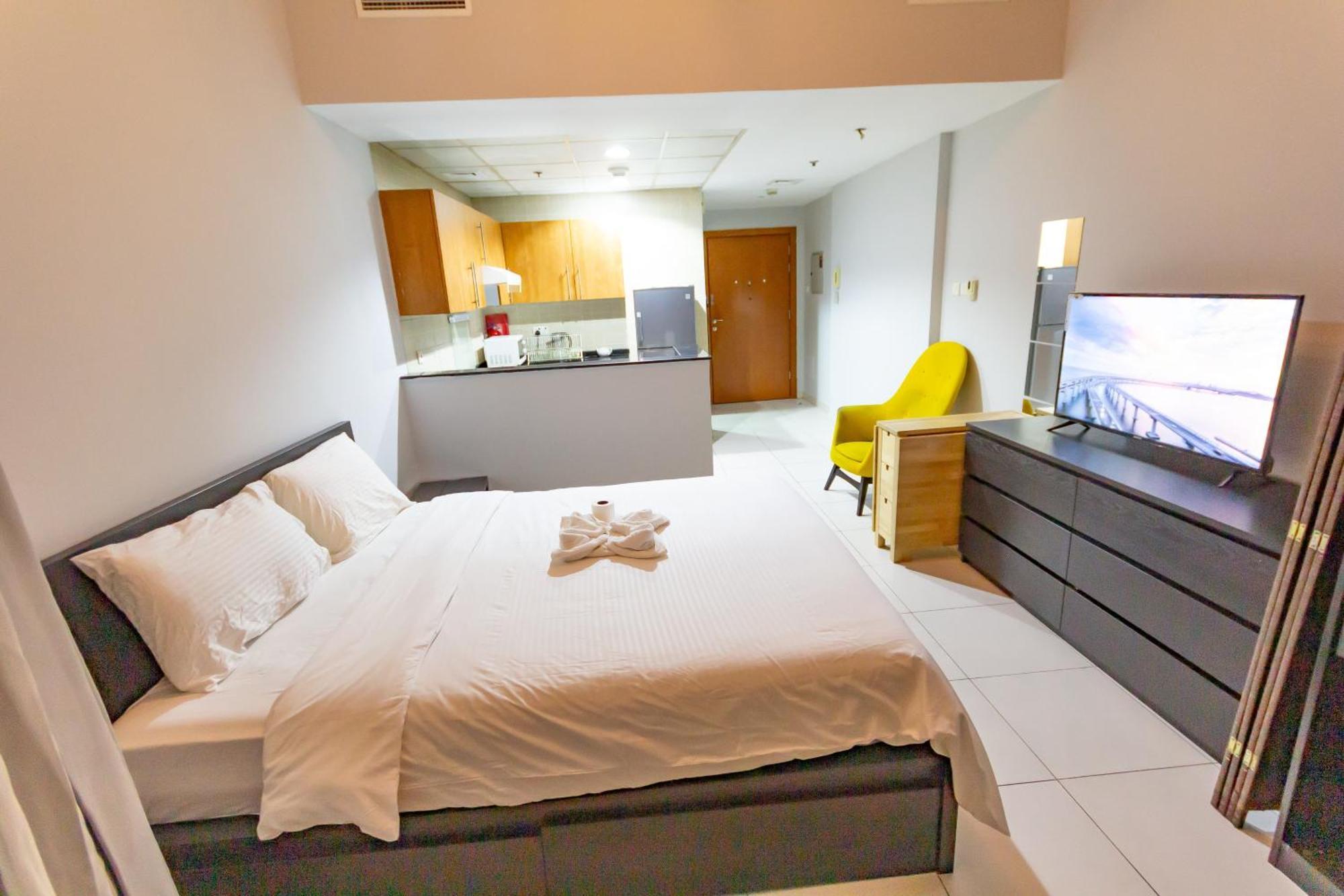 Homestay Deluxe For Rent At Marina View Towers *