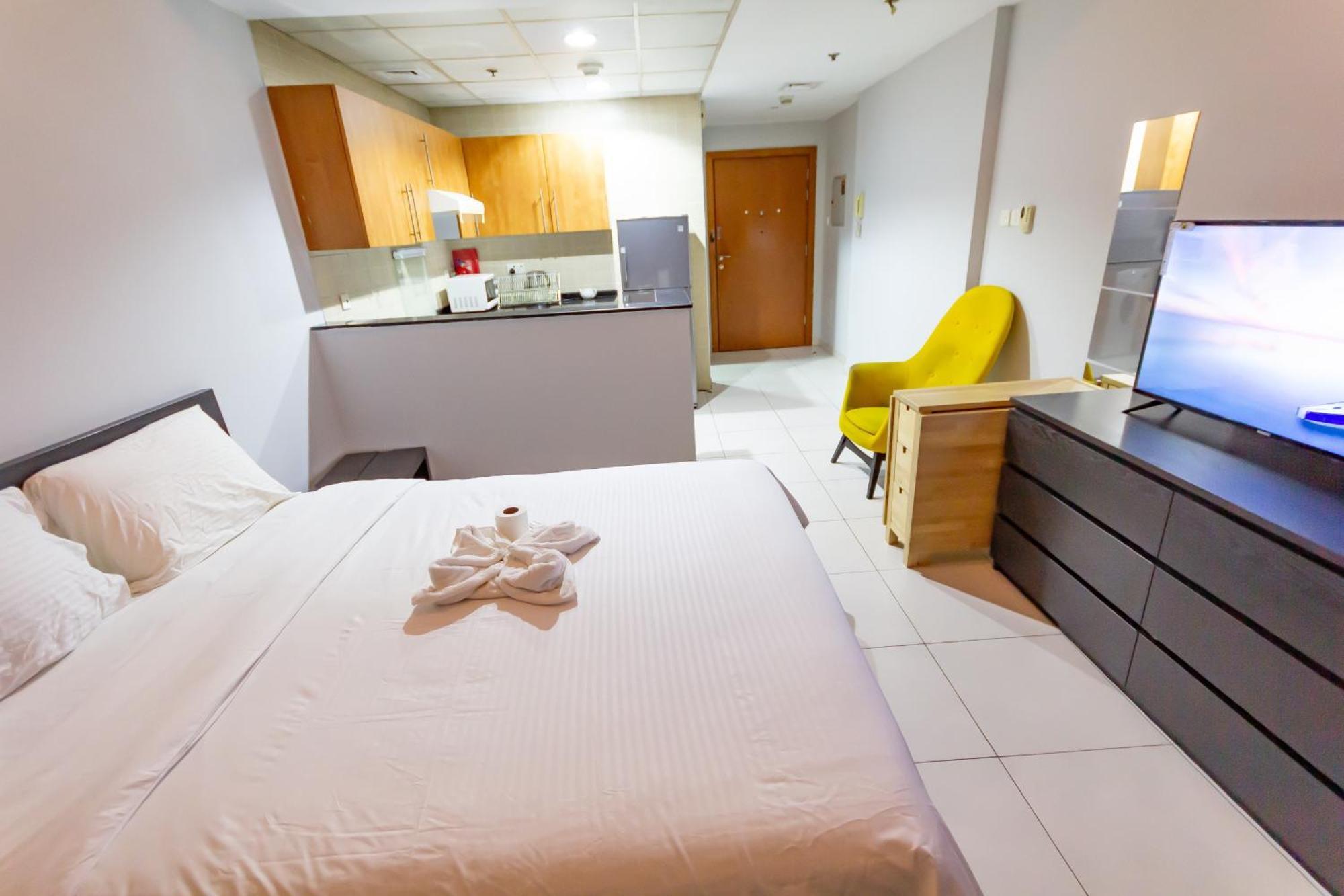 Deluxe For Rent At Marina View Towers Homestay Dubai