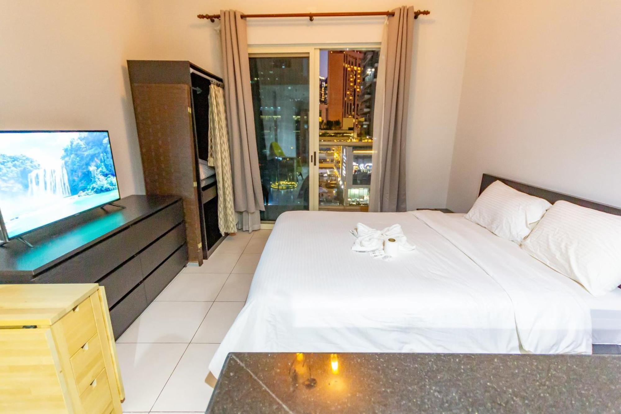 Homestay Deluxe For Rent At Marina View Towers Dubai