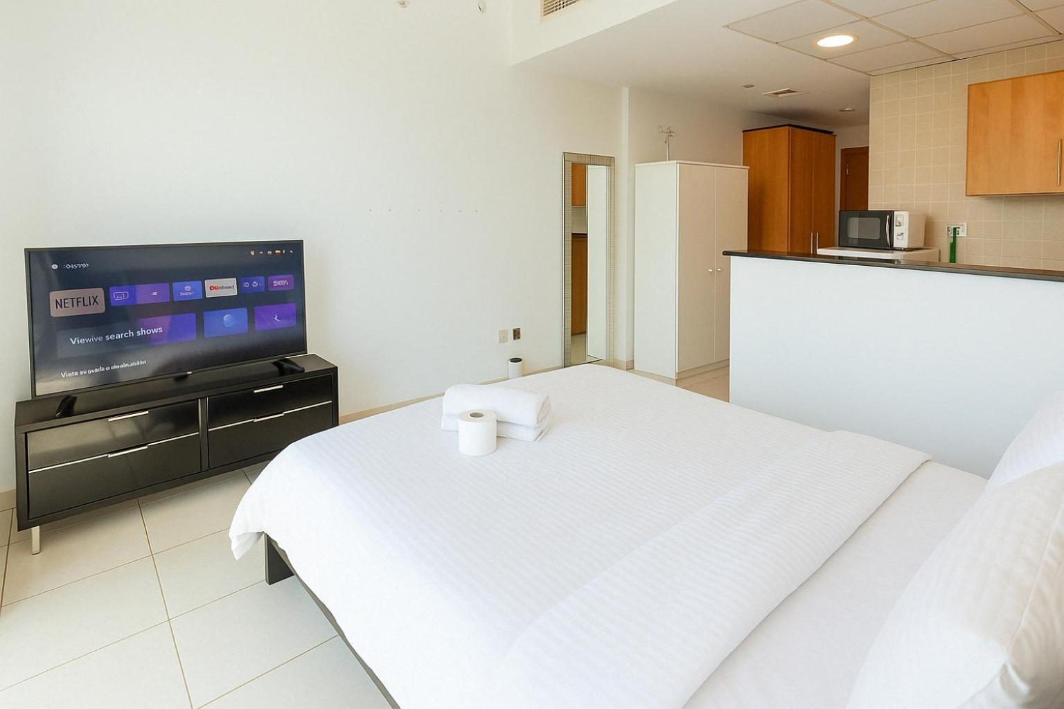 Deluxe For Rent At Marina View Towers * Dubai